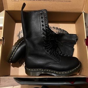 NIB Dr. Marten’s 1B99